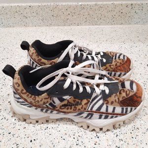 Umbro Women's Bumpy Animal Print Size 9 Shoes